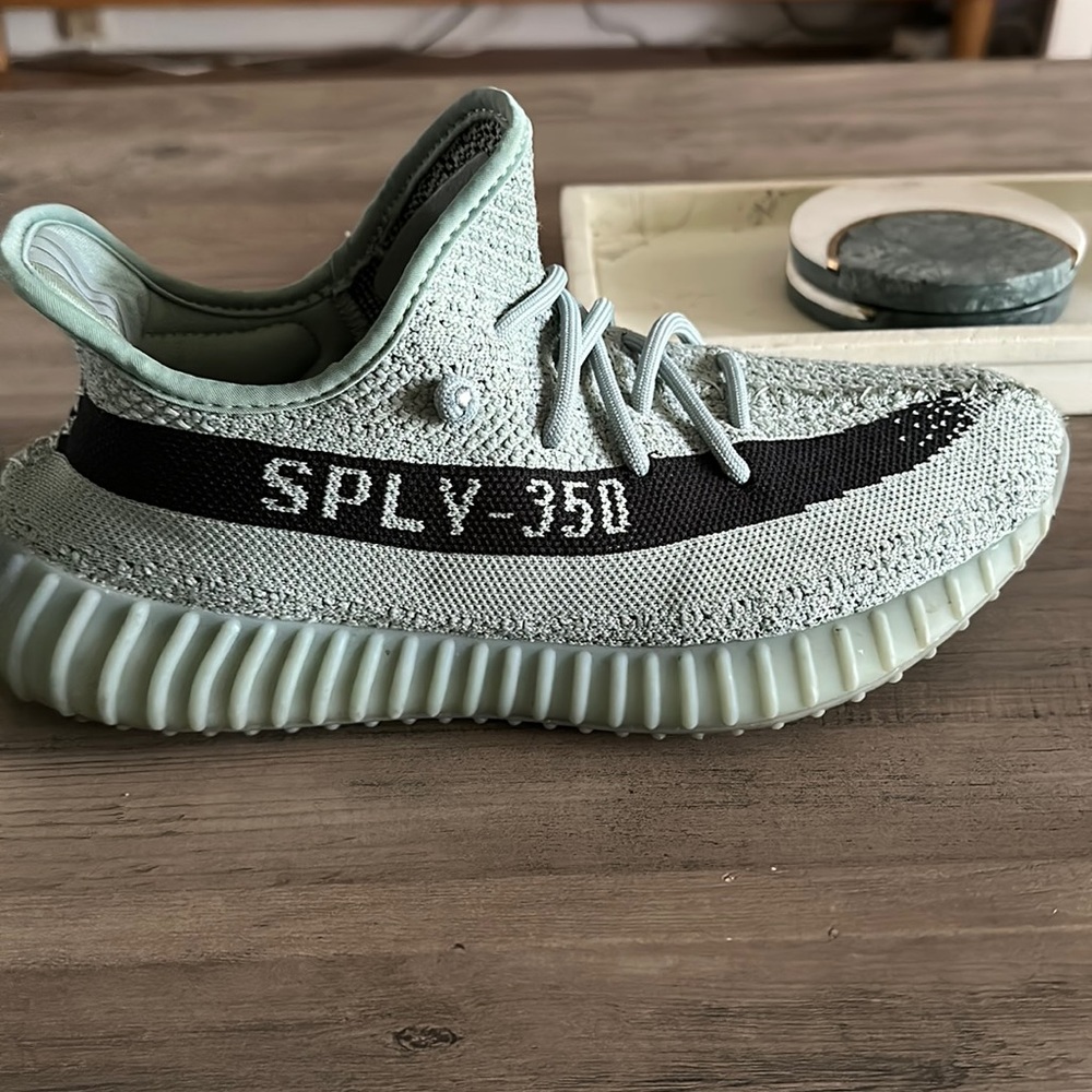 Salt Grey Men’s Yeezys - Size 8
